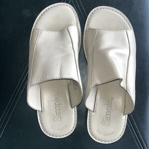 EXCELLENT CONDITION WOMEN’S SIZE 8.5 ECRU COLORED SIMPLE SANDALS/SLIDES
